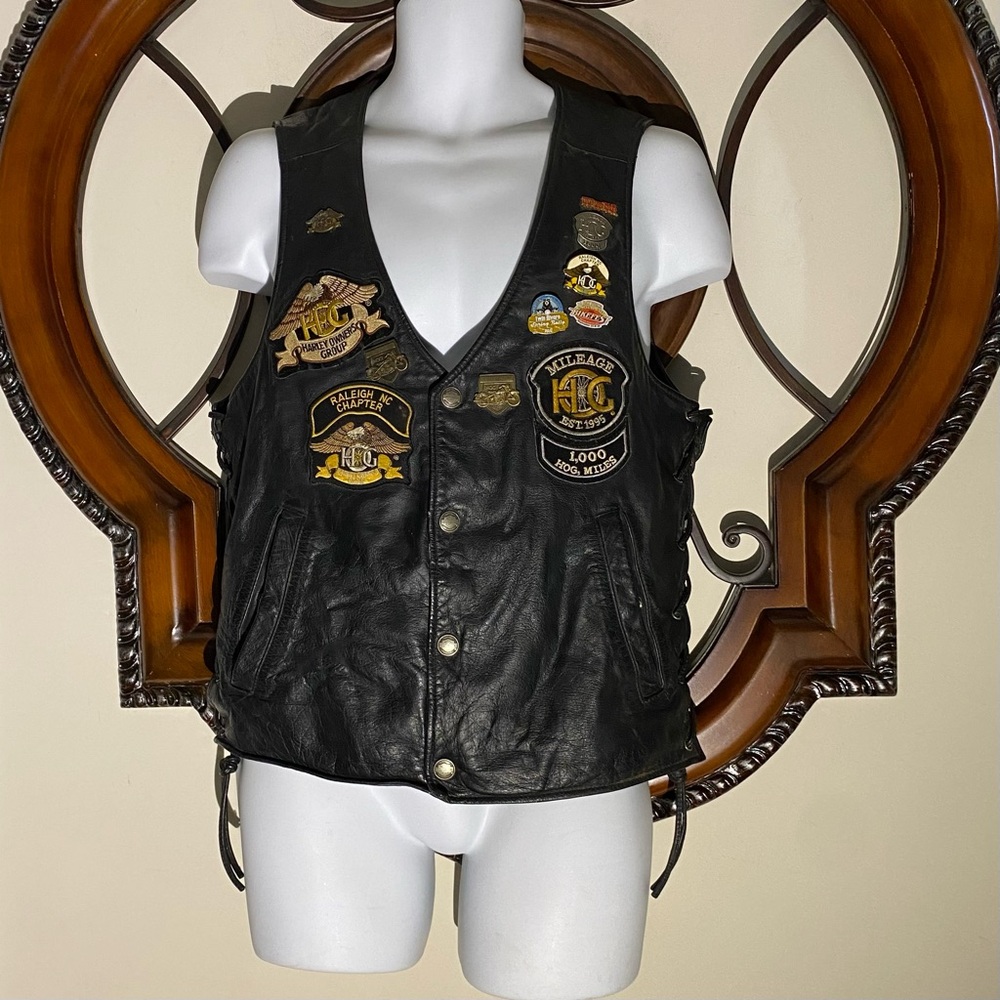 2009 HARLEY DAVIDSON Leather Motorcycle Biking Vest with Patches and Pins - Picture 1 of 16